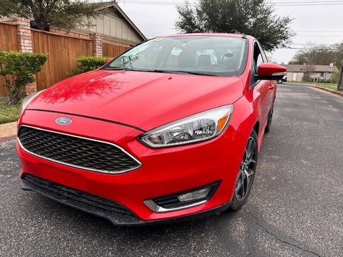 Used 2015 Ford Focus SE w/ SE Sport Package image 4