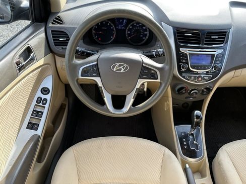 Used 2013 Hyundai Accent GLS w/ Premium Pkg image 12