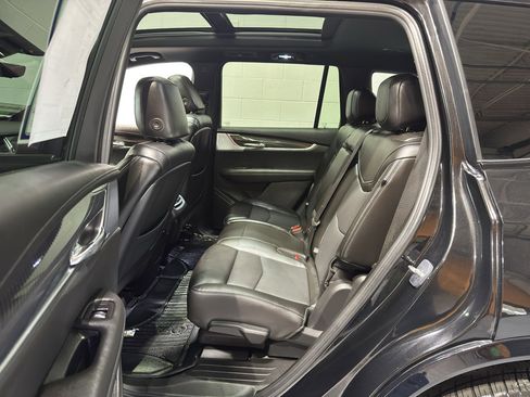 Used 2024 Cadillac XT6 Sport w/ Technology Package image 11