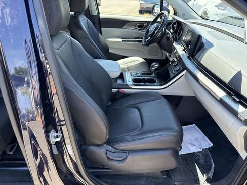 Used 2024 Kia Carnival LX FWD image 9