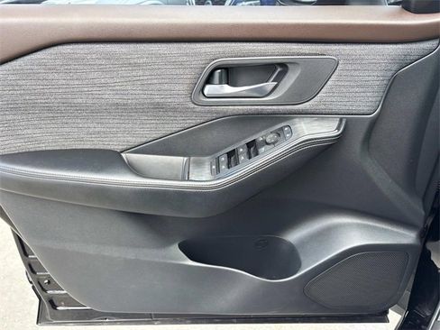 Certified 2023 Nissan Rogue SV image 17