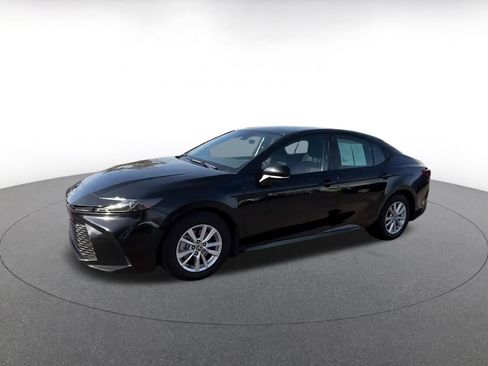 Used 2025 Toyota Camry LE image 8
