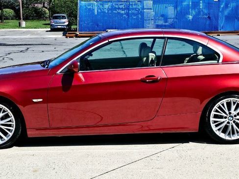 Used 2011 BMW 335i Convertible image 17