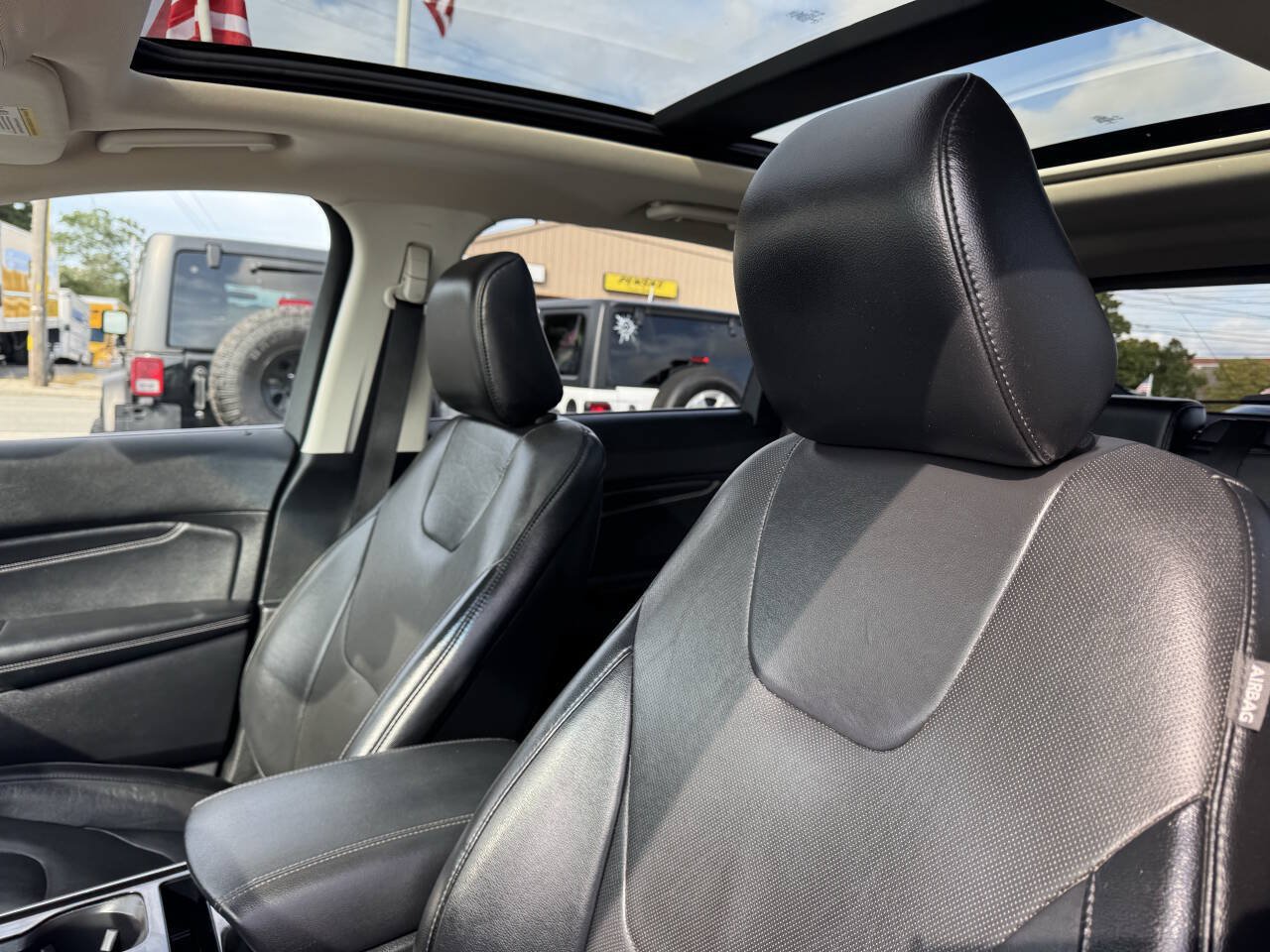 Used 2020 Ford Edge Titanium w/ Equipment Group 301A AWD/4WD image 13