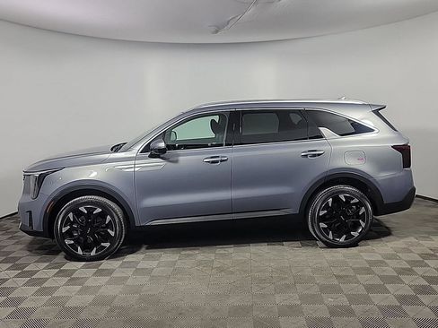 Used 2025 Kia Sorento EX w/ Panoramic Sunroof Package image 12