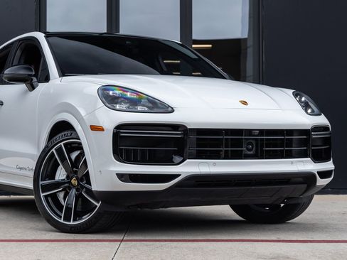 Certified 2023 Porsche Cayenne Turbo AWD/4WD image 9