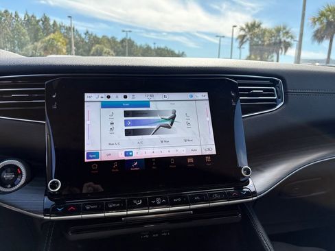 Used 2024 Jeep Wagoneer L Series II w/ Flexible Seating Group image 30