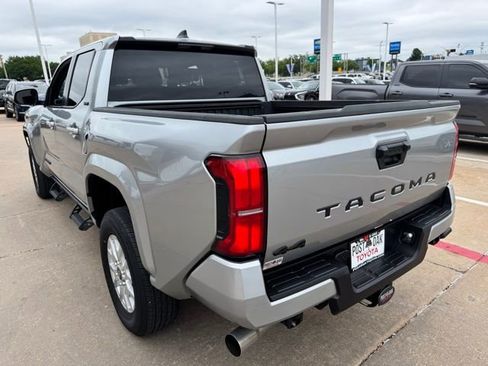 Used 2025 Toyota Tacoma SR5 AWD/4WD image 14