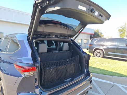 Used 2024 Toyota Highlander LE image 38