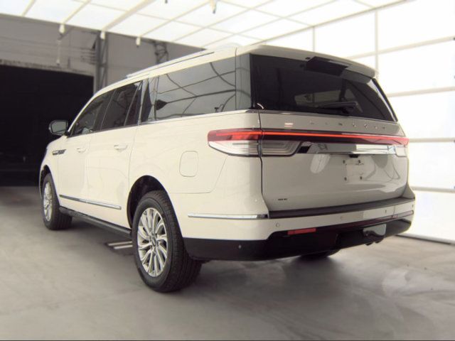 Used 2022 Lincoln Navigator L 4WD image 3