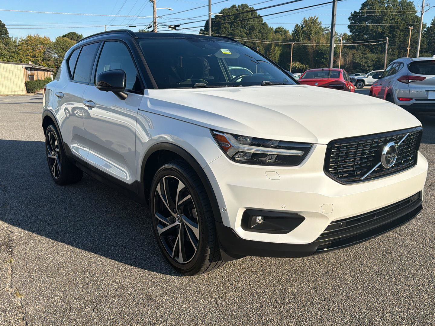 Used 2019 Volvo XC40 T4 R-Design FWD image 12