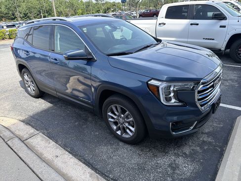 Used 2024 GMC Terrain SLT AWD/4WD image 2