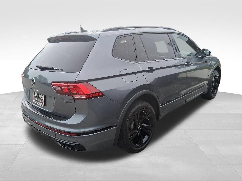 Used 2024 Volkswagen Tiguan SE R-Line AWD/4WD image 4
