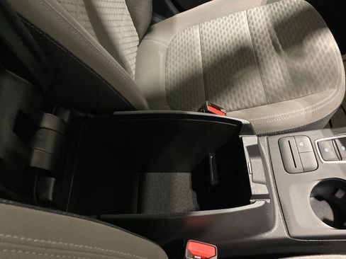 Used 2021 Ford Escape SE image 6
