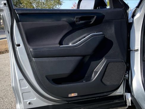 Certified 2024 Toyota Highlander LE image 21