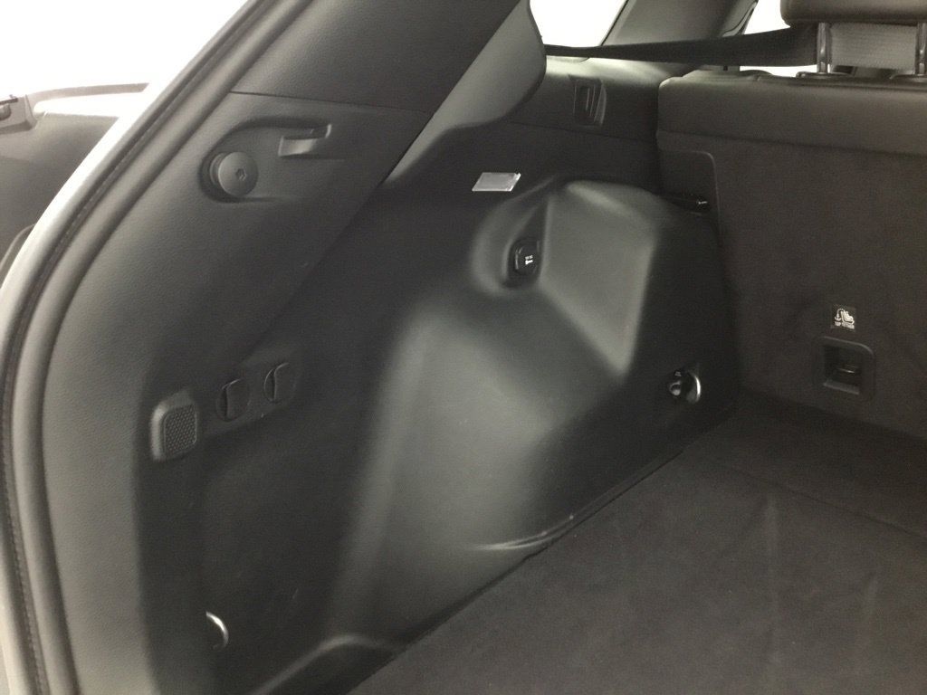 Used 2019 Jeep Cherokee Latitude Plus w/ Cold Weather Group AWD/4WD image 41
