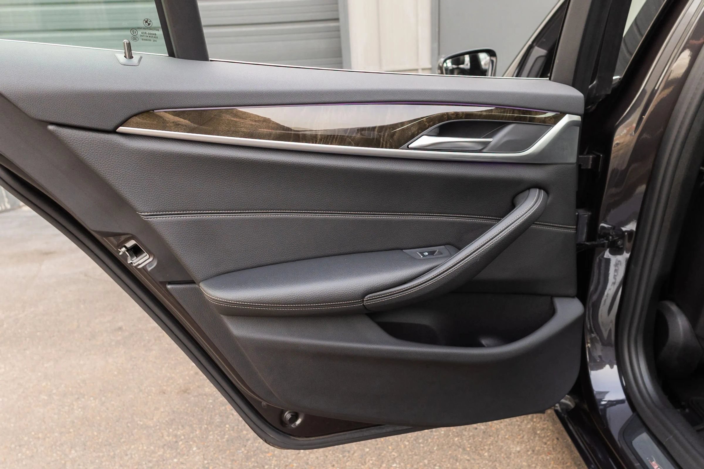 Used 2019 BMW 540i w/ Premium Package RWD image 32