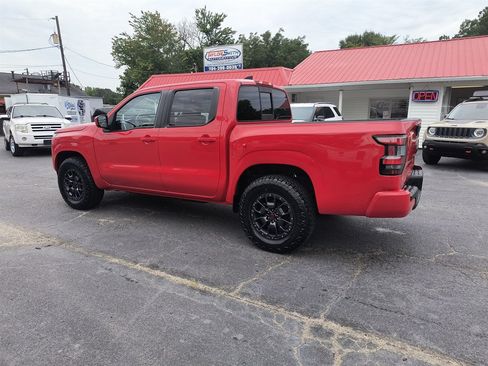 Used 2022 Nissan Frontier SV AWD/4WD image 3