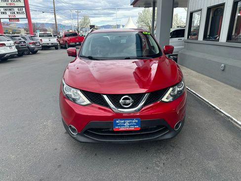 Used 2017 Nissan Rogue Sport SV w/ SV Premium Package image 3
