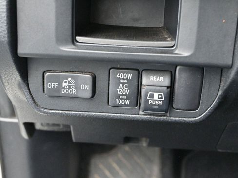 Used 2017 Toyota Tacoma TRD Off-Road image 27