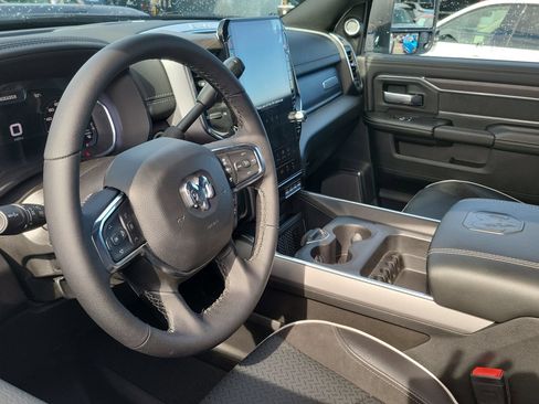 Used 2025 RAM 2500 Laramie AWD/4WD image 3