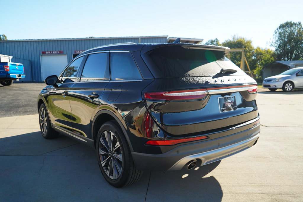 Used 2022 Lincoln Corsair Reserve w/ Elements Package FWD image 4