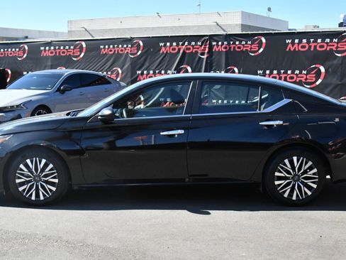 Used 2024 Nissan Altima 2.5 SV FWD image 4