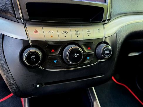 Used 2012 Dodge Journey SXT w/ Flexible Seating Group FWD image 23