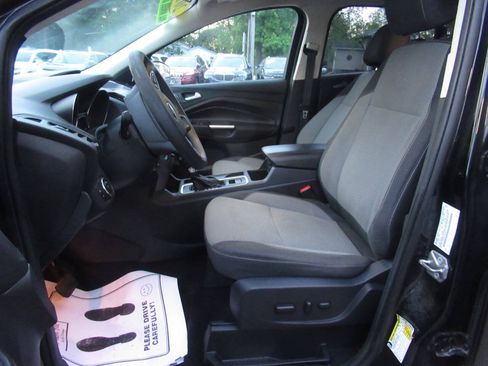 Used 2017 Ford Escape SE AWD/4WD image 16