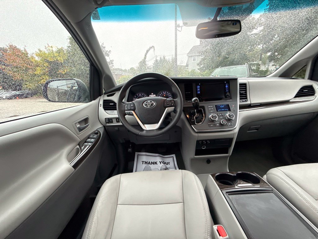 Used 2017 Toyota Sienna AWD image 23