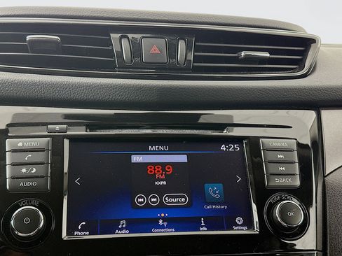 Used 2021 Nissan Rogue Sport S image 19