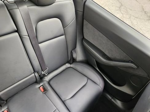 Used 2022 Tesla Model Y Long Range AWD/4WD image 16