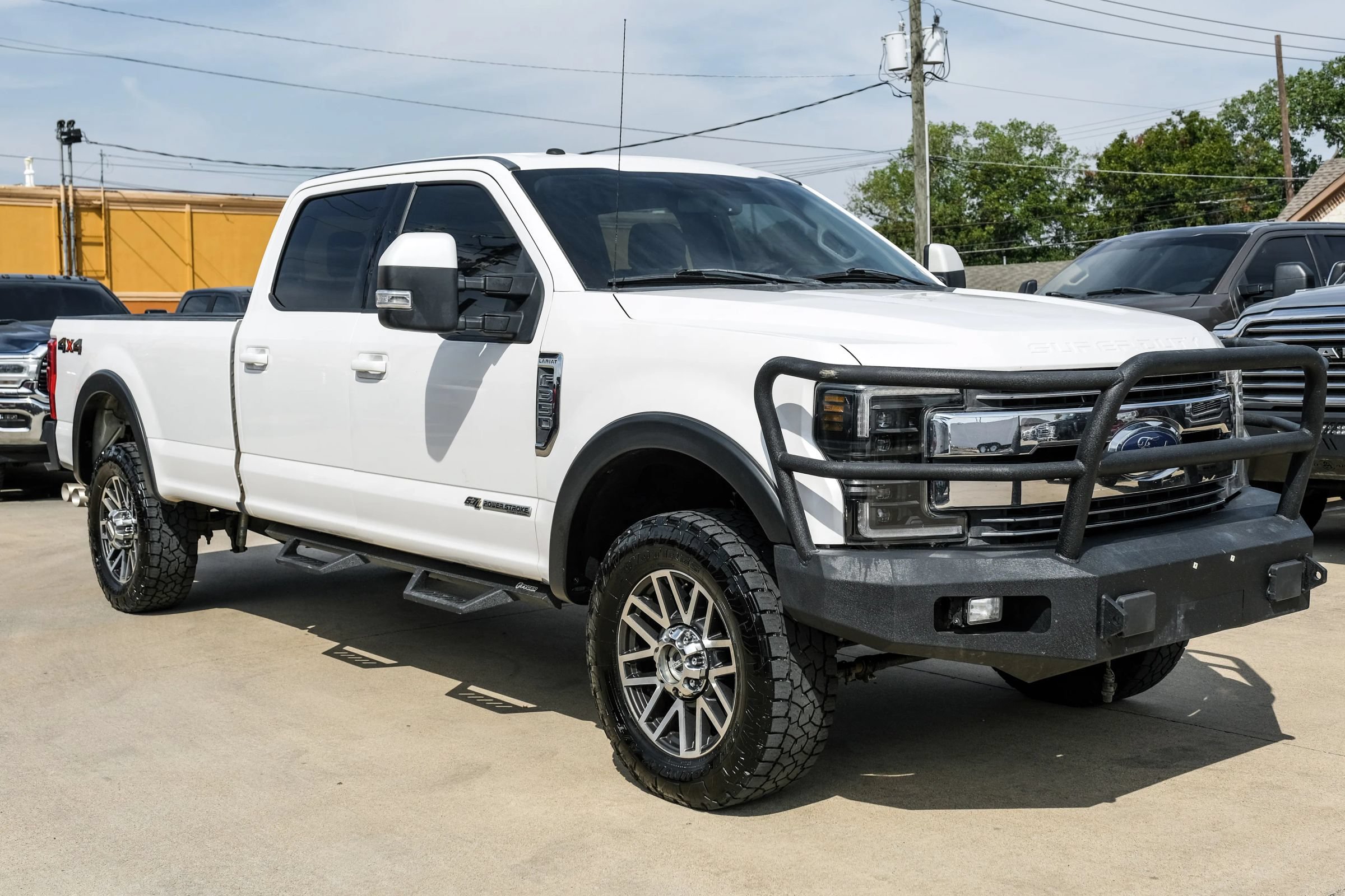 Used 2017 Ford F350 Lariat w/ Lariat Value Package AWD/4WD image 4