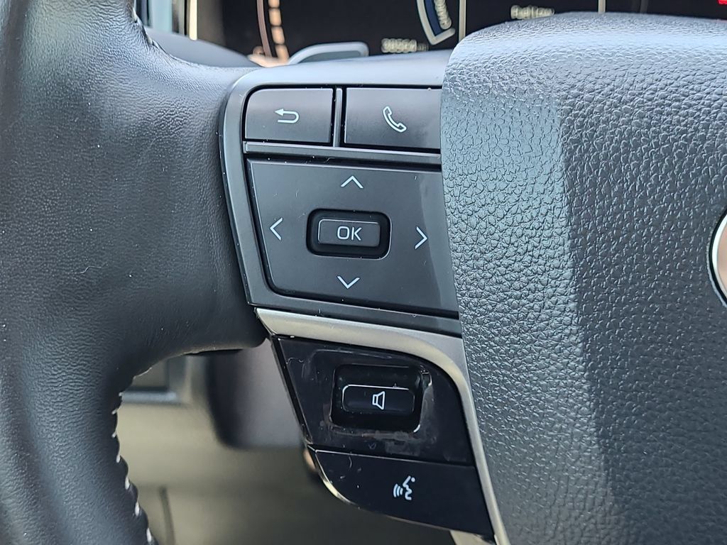 Used 2025 Toyota Camry SE w/ Multimedia Upgrade Package FWD image 19