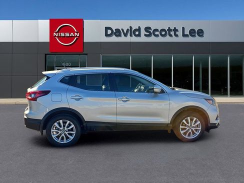 Used 2022 Nissan Rogue Sport SV w/ Technology Package image 4