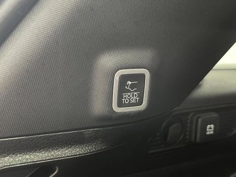 Used 2023 Jeep Grand Cherokee Altitude image 16