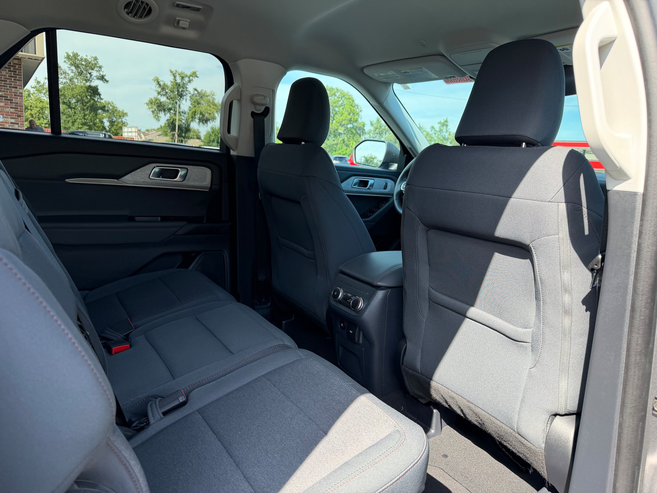Used 2025 Ford Explorer Active AWD/4WD image 15