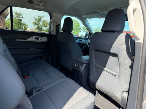 Used 2025 Ford Explorer Active AWD/4WD image 15