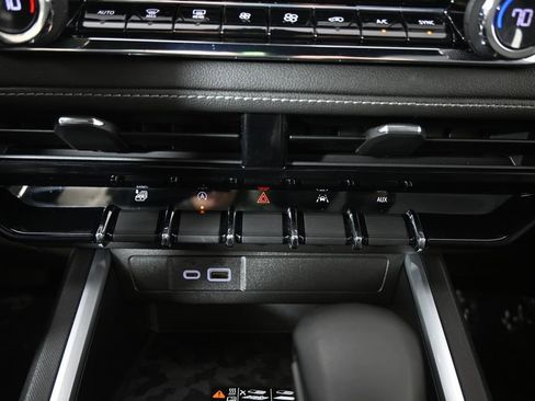 Used 2023 Chevrolet Colorado LT w/ LT Convenience Package III AWD/4WD image 29