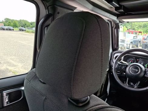 Used 2024 Jeep Wrangler Unlimited AWD/4WD image 14