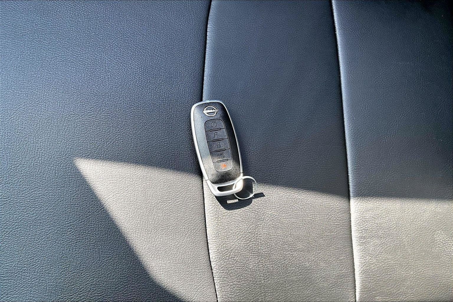 Used 2025 Nissan Sentra SR w/ SR Premium Package FWD image 33