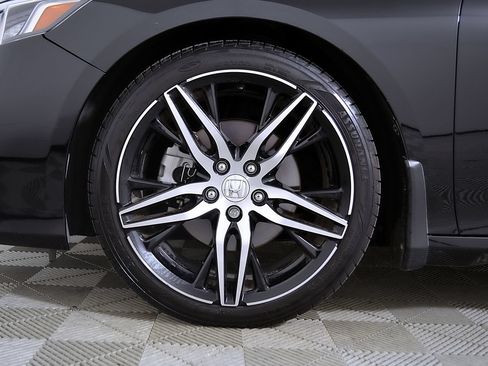 Used 2021 Honda Accord Touring image 11