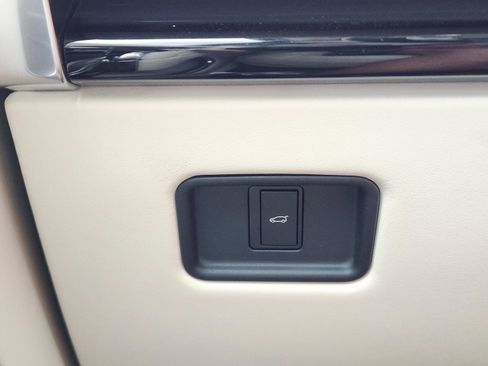 Certified 2024 Land Rover Range Rover SE AWD/4WD image 16