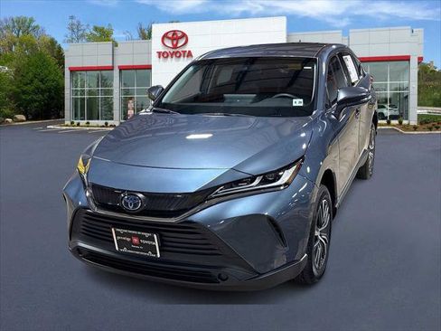 Certified 2023 Toyota Venza LE image 1