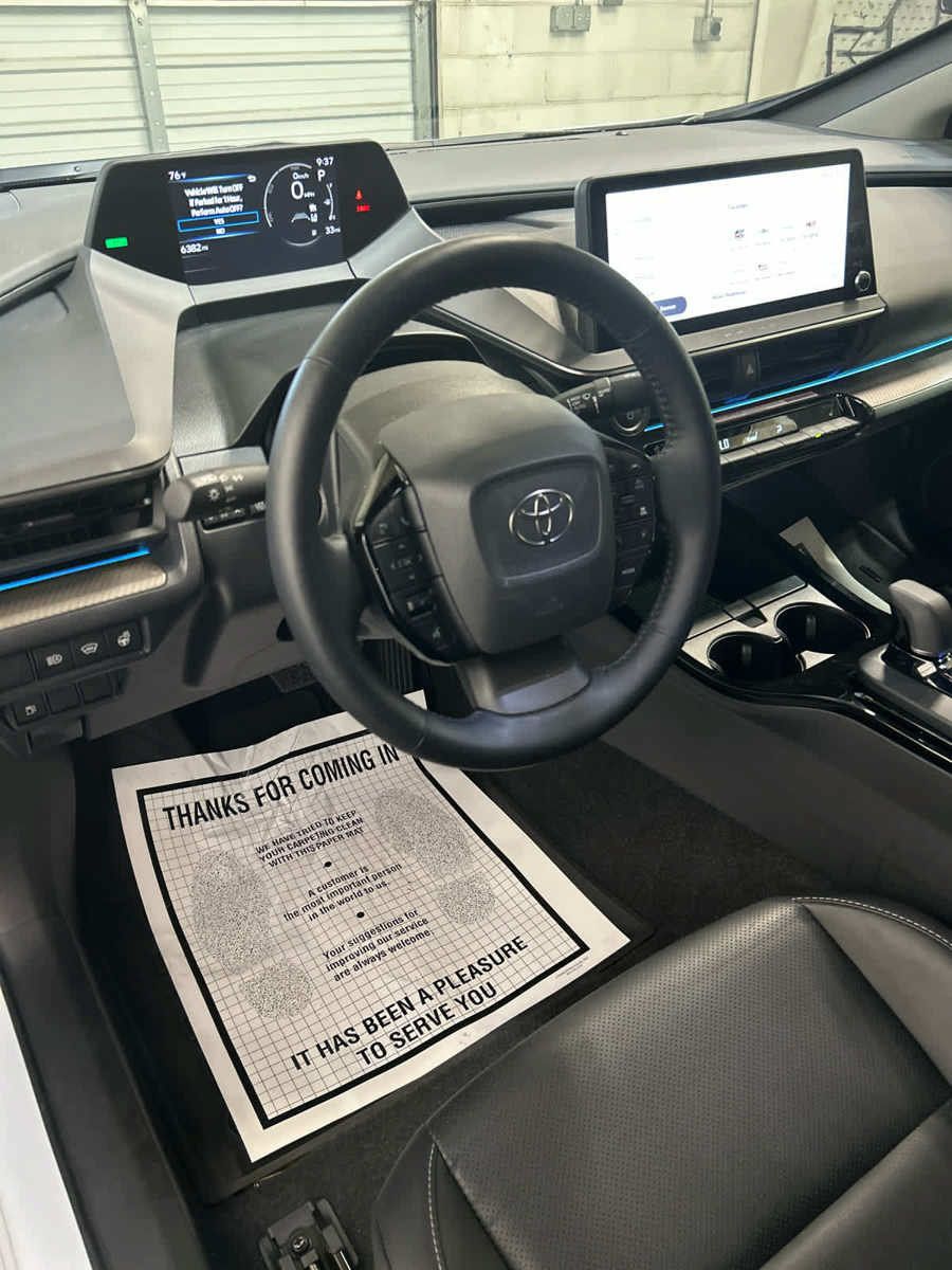 Used 2024 Toyota Prius XLE FWD image 8
