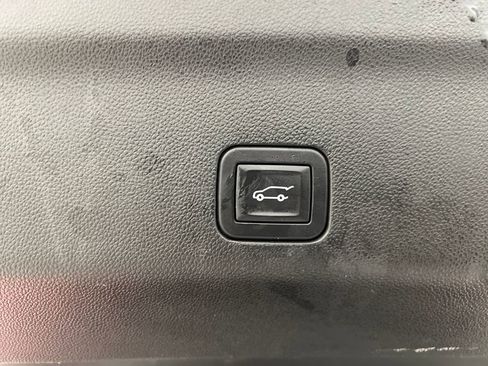 Used 2025 GMC Yukon Denali image 42