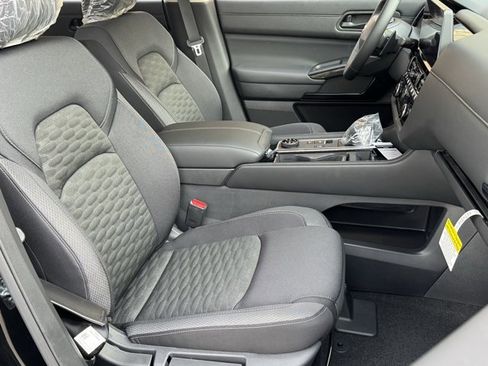 New 2026 Nissan Pathfinder SV image 5