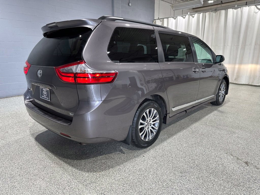 Used 2020 Toyota Sienna XLE w/ Protection Package FWD image 5