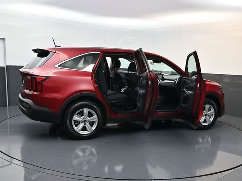 Used 2023 Kia Sorento LX FWD image 28