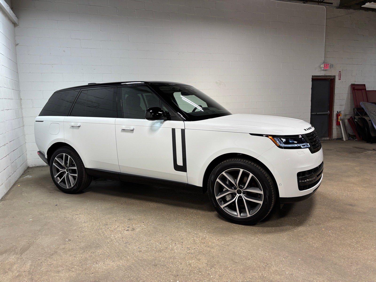 New 2026 Land Rover Range Rover SE AWD/4WD image 5